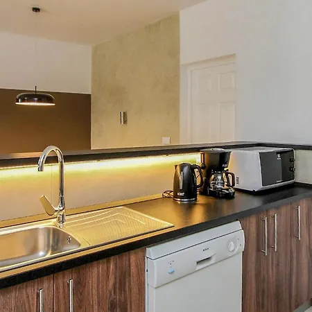 Beautiful In W/ Outdoor Swimming Pool And 3 Bedrooms