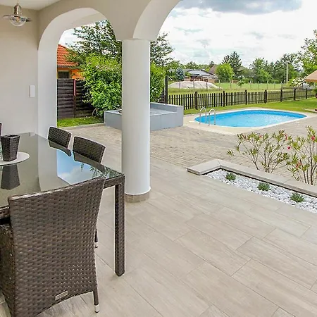 Nyaraló Beautiful In W/ Outdoor Swimming Pool And 3 Bedrooms
