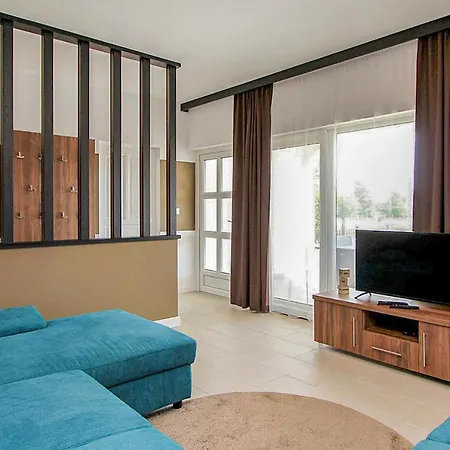 Beautiful In W/ Outdoor Swimming Pool And 3 Bedrooms