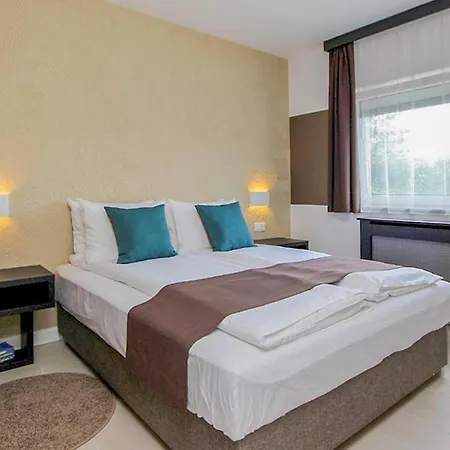 Beautiful In W/ Outdoor Swimming Pool And 3 Bedrooms
