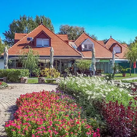 Nyaraló Beautiful In W/ Outdoor Swimming Pool And 3 Bedrooms *